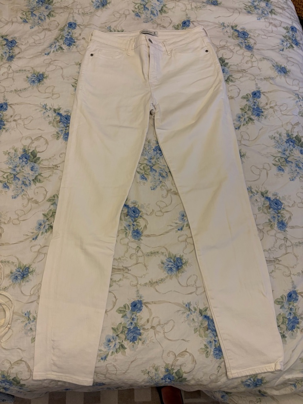 Abercrombie & Fitch Women's White Skinny Jeans